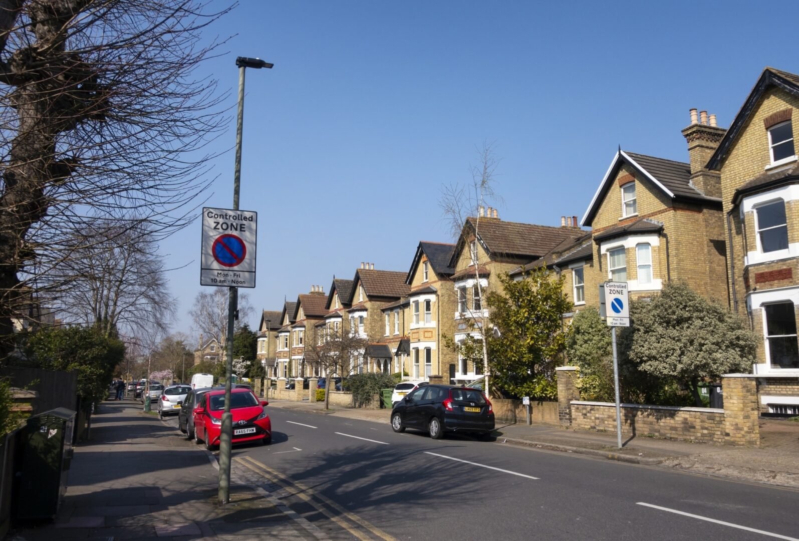 controlled-parking-zone-in-a-suburban-street