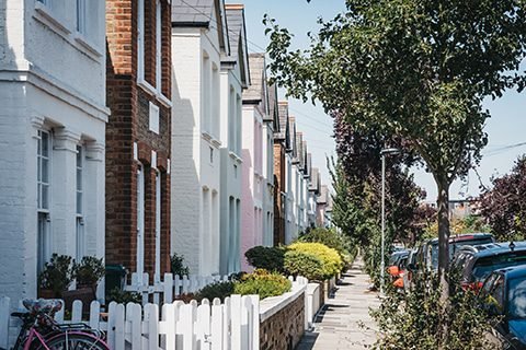 colourful-pastel-houses-of-barnes-london-uk