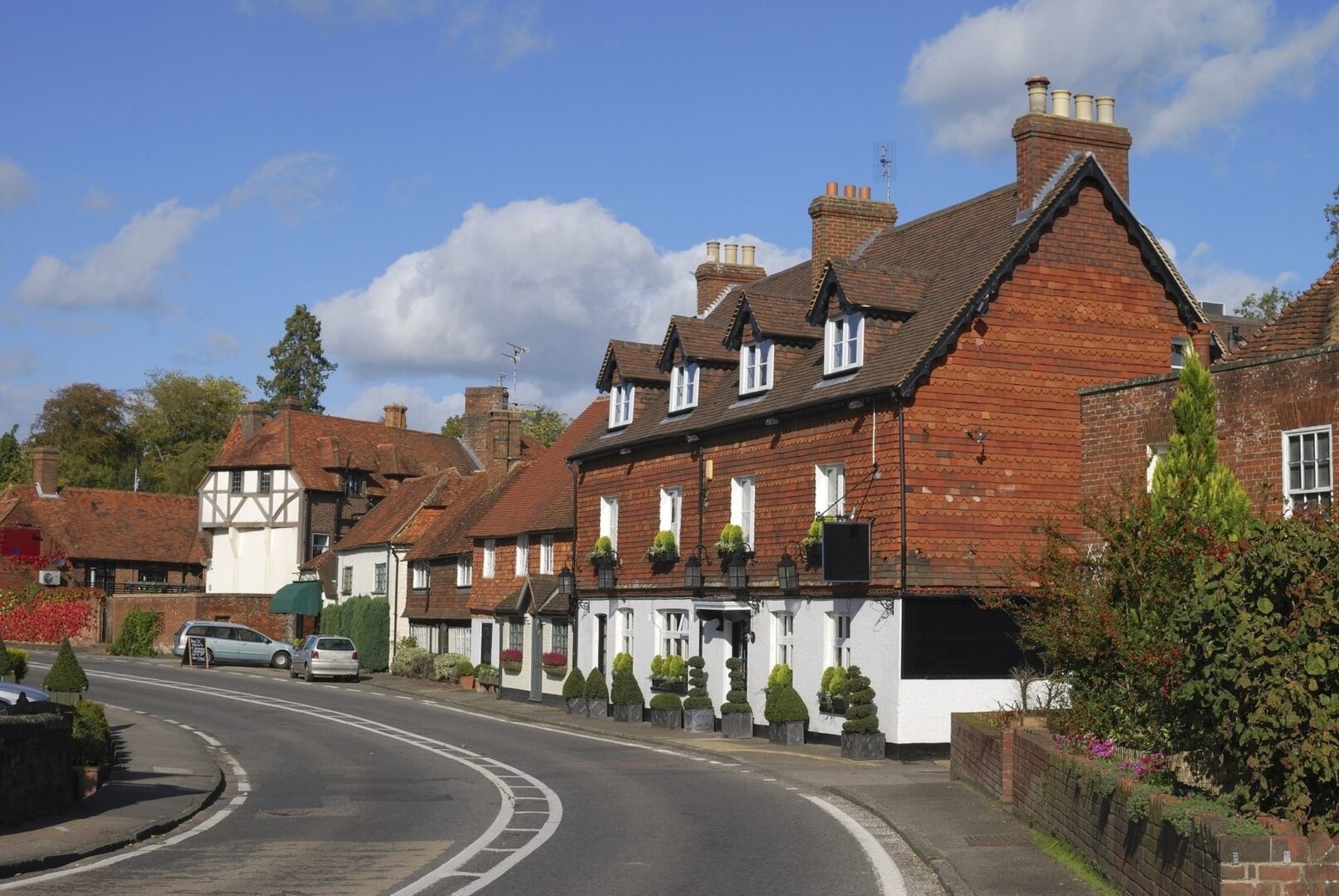cottages-at-chiddingfold-surrey-england